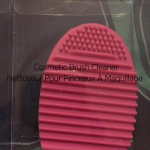 Cosmetic brush cleaner
